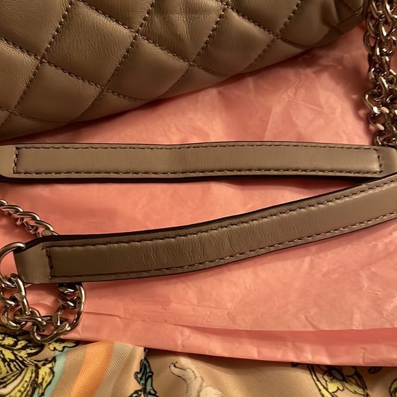 Michael Kors Grey Quilted Soft Leather Sholder Bag.Pristine Condition.⚠️FIRM⚠️ - Picture 14 of 15